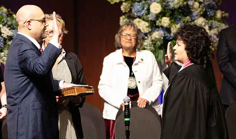 Chris Anoatubby sworn in as Chickasaw Governor